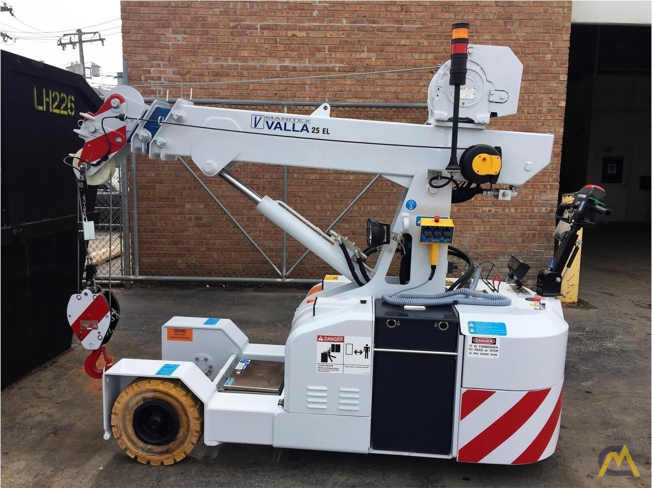 Valla 25 EL 2.45-ton Electric Pick & Carry Crane 2