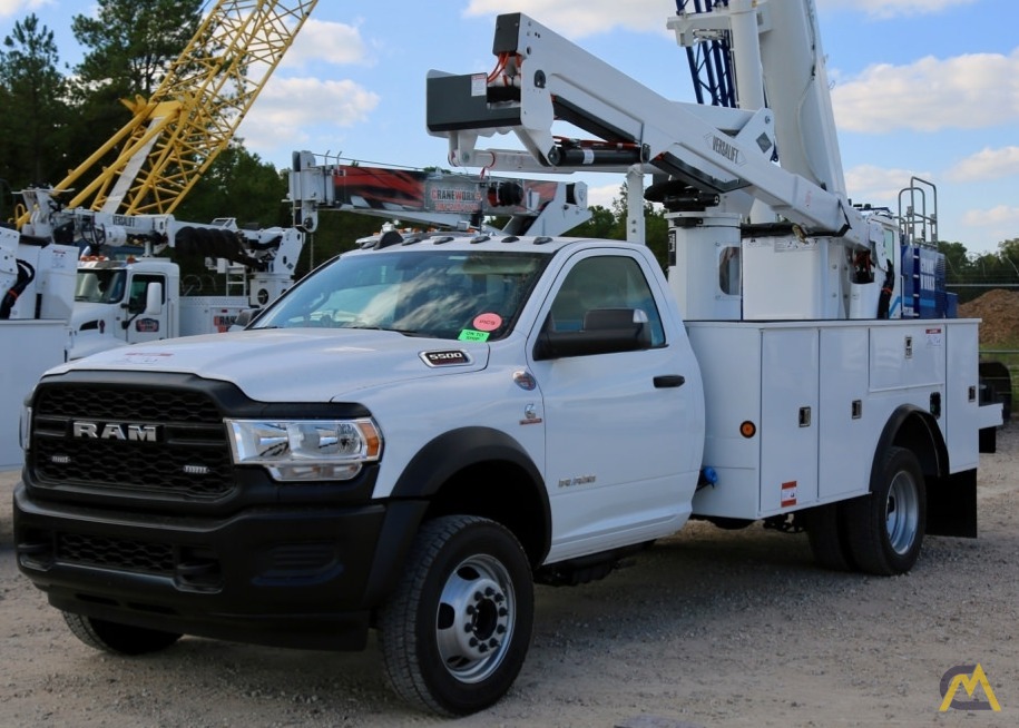 Versalift SST-40-EIH 0.23-Ton Articulating Bucket Truck Crane 3