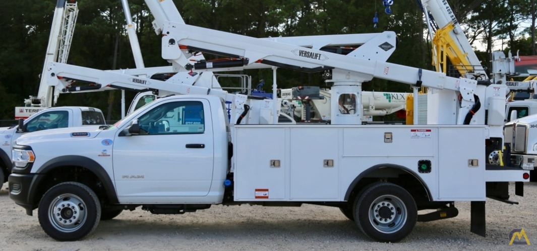 Versalift SST-40-EIH 0.23-Ton Articulating Bucket Truck Crane 7