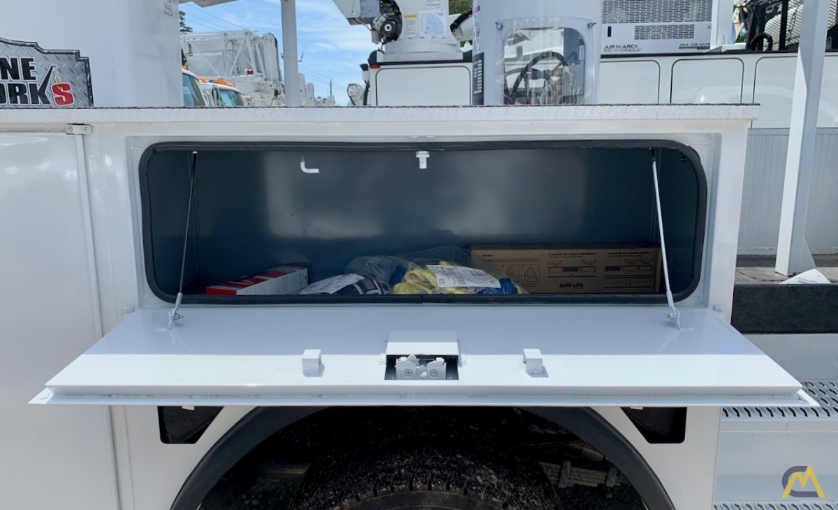 Versalift SST-40-EIH 0.23-Ton Bucket Truck Aerial Platform 2