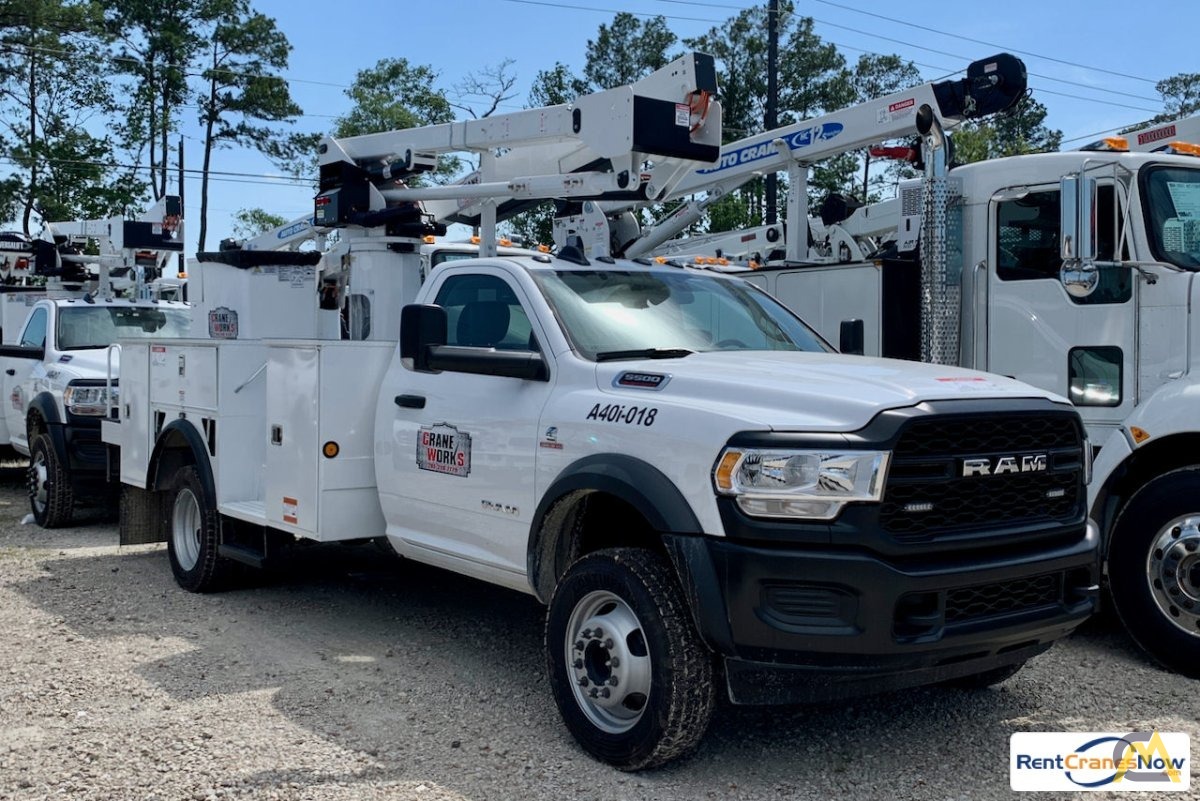 Versalift SST-40-EIH 0.23-Ton Bucket Truck Aerial Platform 0