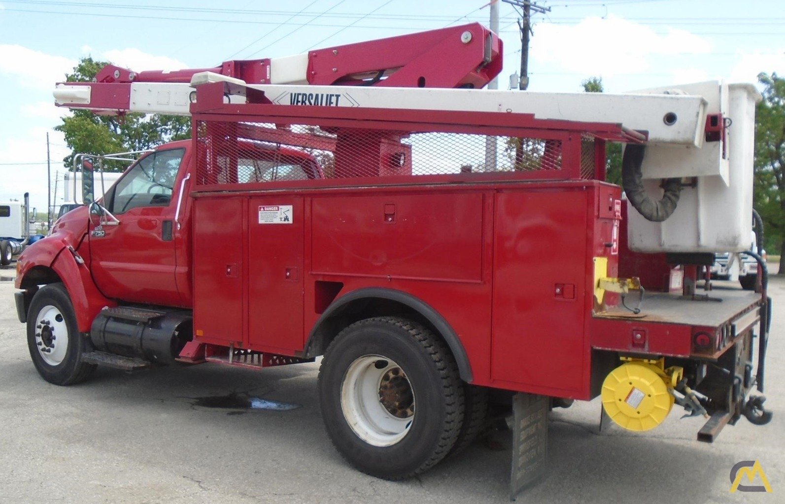 Versalift VO43I Articulating Bucket Truck on Ford F750 For Sale