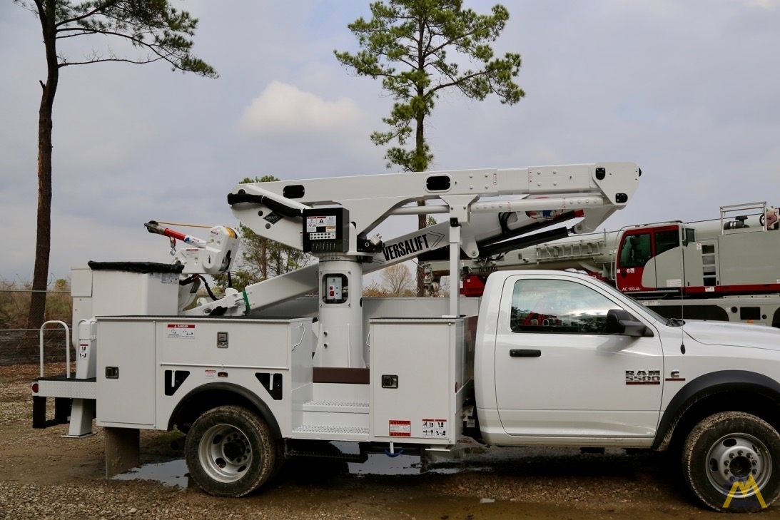 Versalift VST-47-I 0.25-Ton Articulating Bucket Truck 5