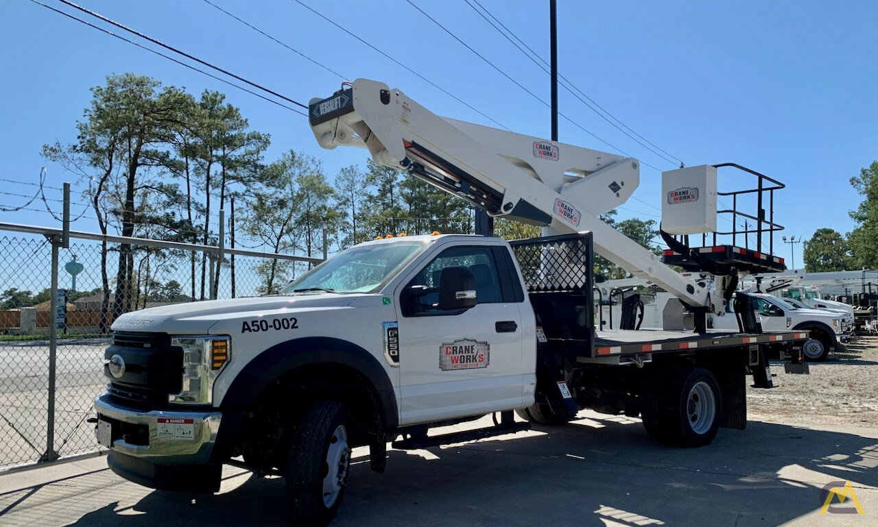 Versalift VST-50-TN 0.50-ton Articulating BoomBucket Truck 0