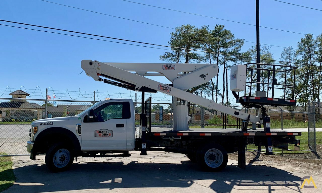 Versalift VST-50-TN 0.50-ton Articulating BoomBucket Truck 1