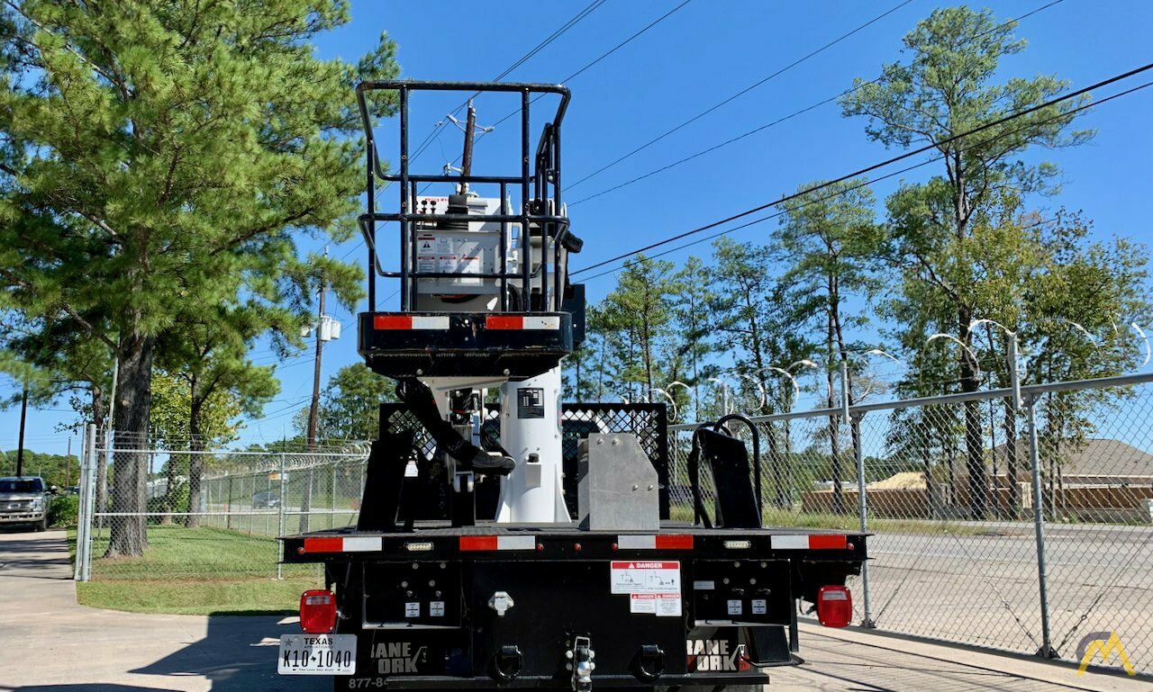 Versalift VST-50-TN 0.50-ton Articulating BoomBucket Truck 3
