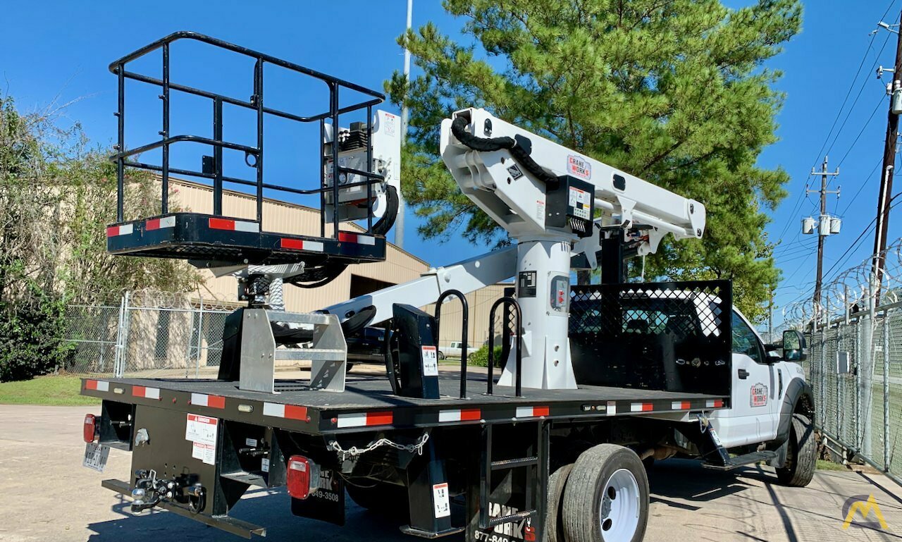 Versalift VST-50-TN 0.50-ton Articulating BoomBucket Truck 4