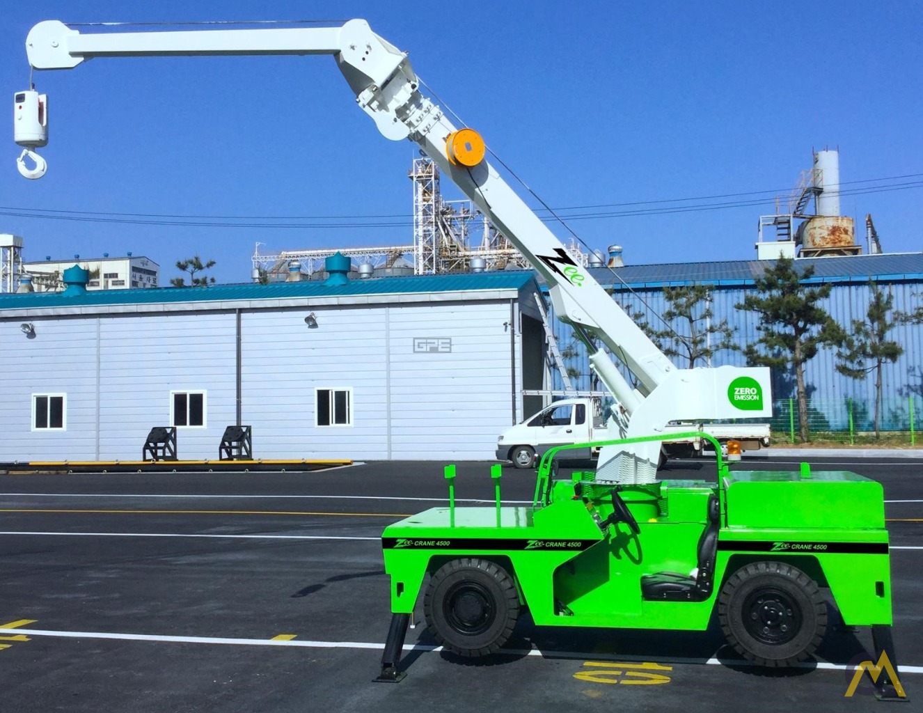 Zee Crane 4500 4.5-Ton Electric Carry Deck Industrial Crane 0